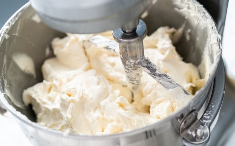 Easy Buttercream Frosting any Mom Can Make
